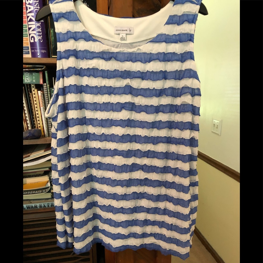 NWOT RUFFLED TEE